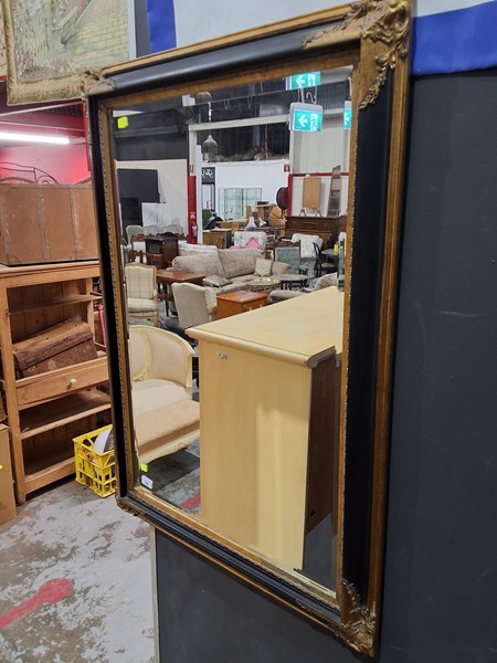 Lot 56 - WALL MIRROR