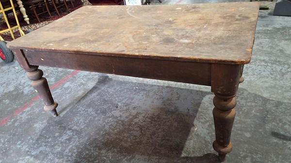 Lot 217 - DINING TABLE