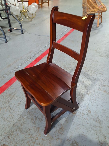 Lot 146 - LIBRARY CHAIR