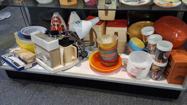 Lot 1352 - RETRO HOMEWARES