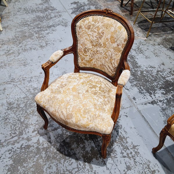 Lot 113 - ARMCHAIR