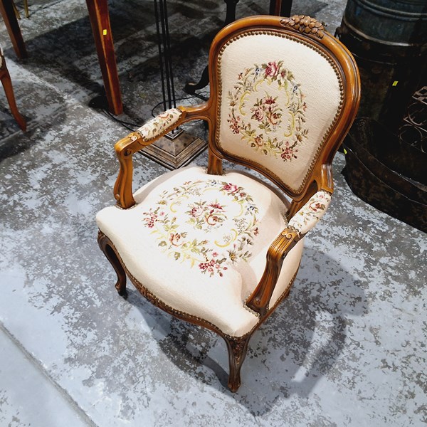 Lot 101 - ARMCHAIR