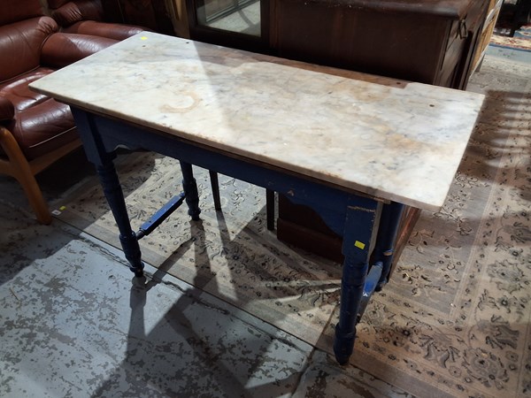 Lot 117 - WASH STAND