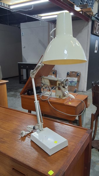 Lot 87 - DESK LAMP