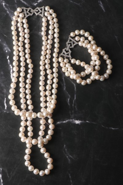 Lot 1038 - PEARL SUITE