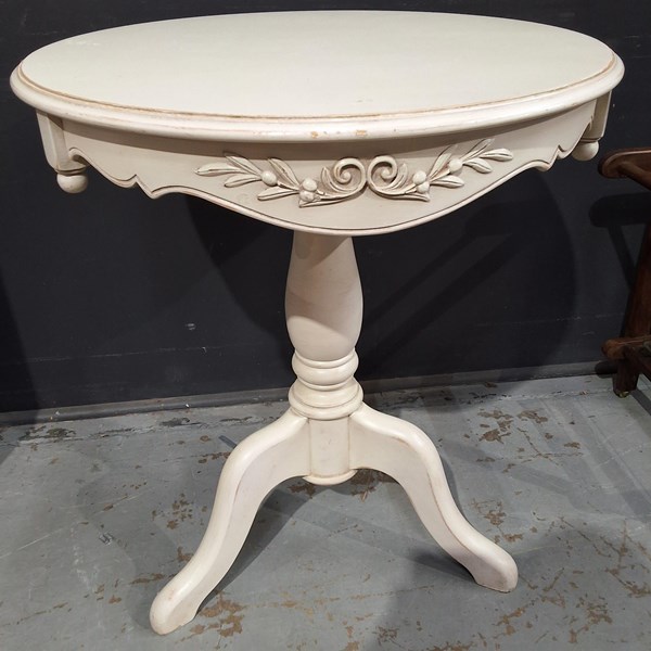 Lot 319 - OCCASIONAL TABLE