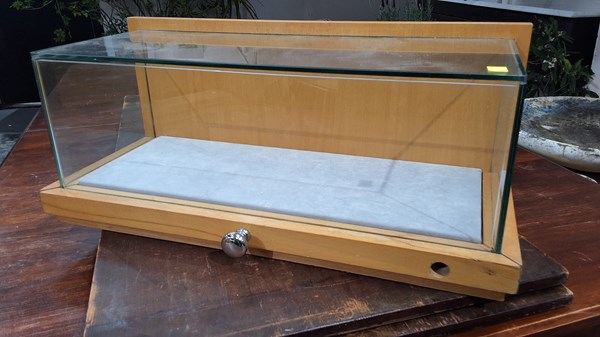 Lot 141 - DISPLAY CABINET