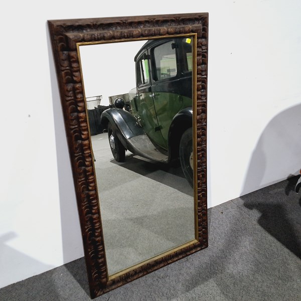 Lot 423 - WALL MIRROR