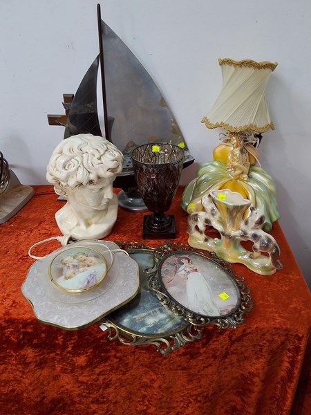 Lot 1460 - DECORATIVE SUNDRIES