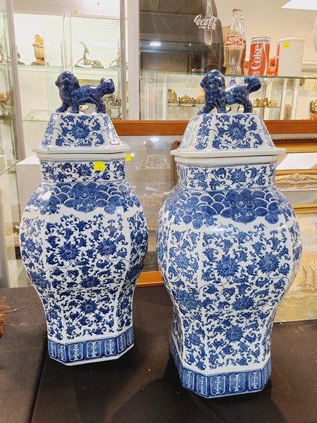 Lot 1084 - PAIR OF LIDDED VASES