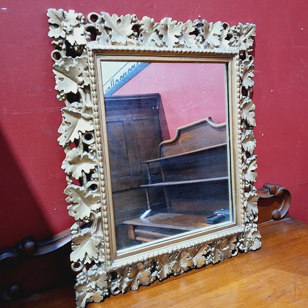 Lot 52 - WALL MIRROR