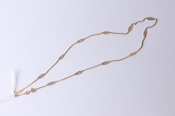 Lot 1007 - GOLD NECKLACE