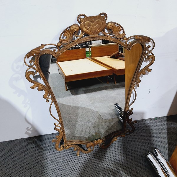 Lot 264 - WALL MIRROR