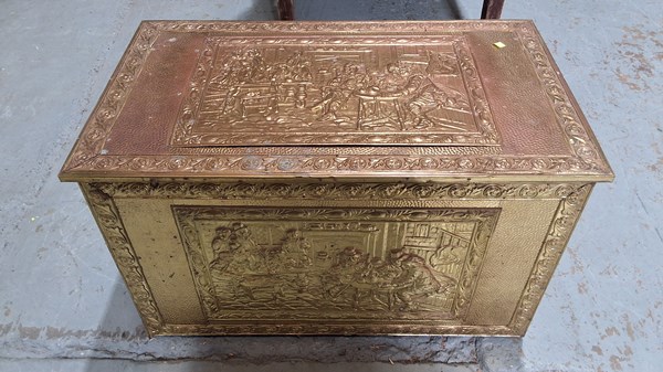 Lot 260 - WOOD BOX