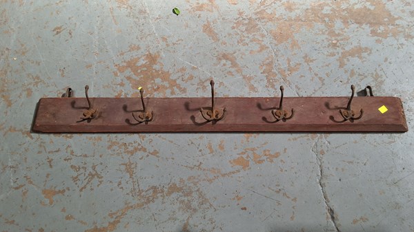 Lot 191 - COAT RACK