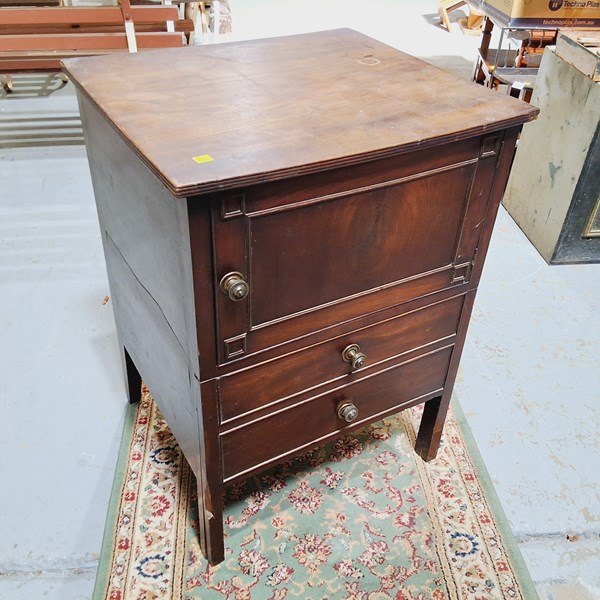 Lot 13 - WASH STAND