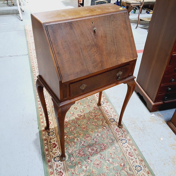 Lot 147 - BUREAU DESK