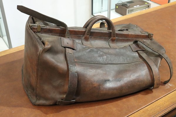 Lot 421 - KIT BAG