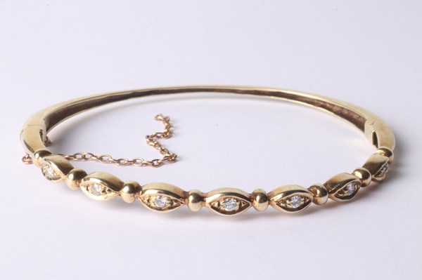 Lot 1010 - GOLD BRACELET