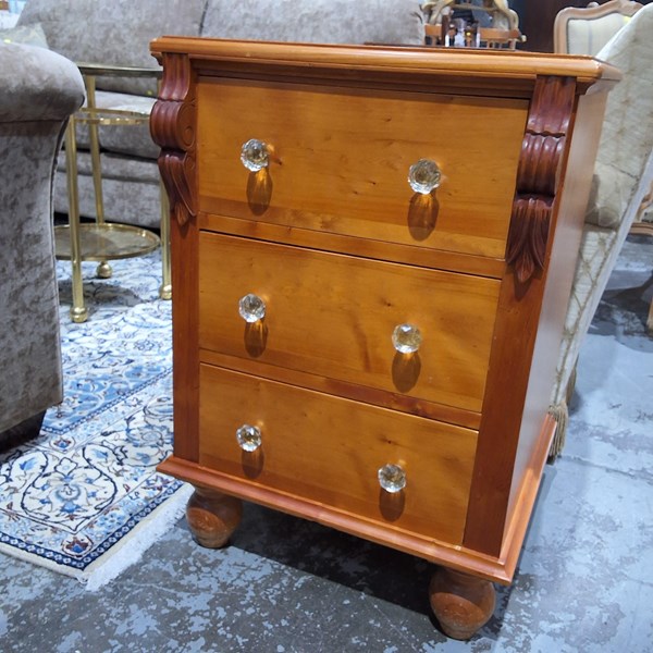 Lot 157 - BEDSIDE CHEST