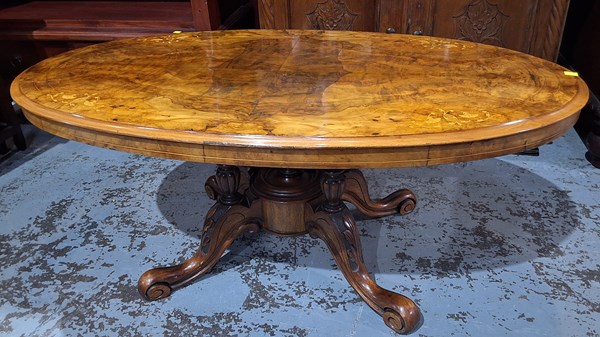 Lot 84 - COFFEE TABLE