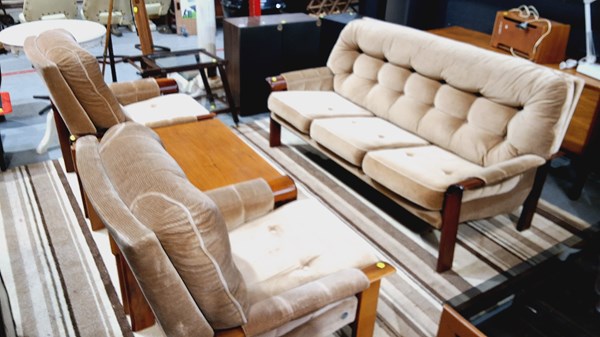 Lot 333 - FLER LOUNGE SUITE