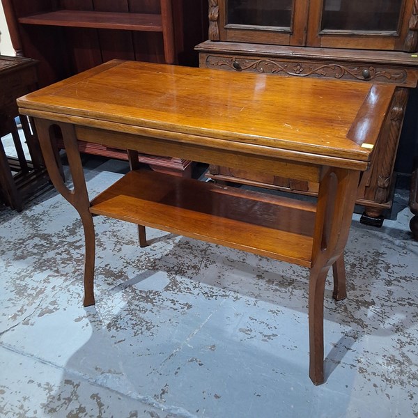 Lot 124 - GAMES TABLE