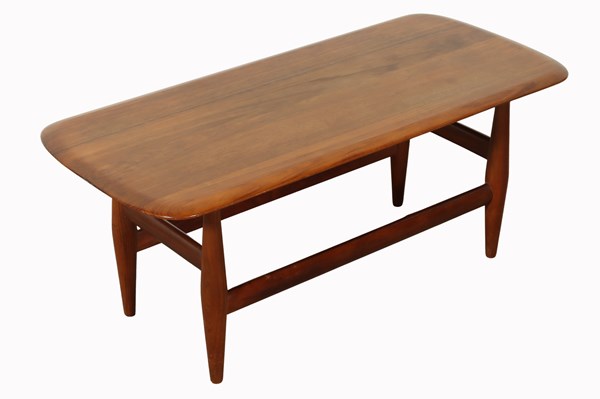 Lot 96 - COFFEE TABLE