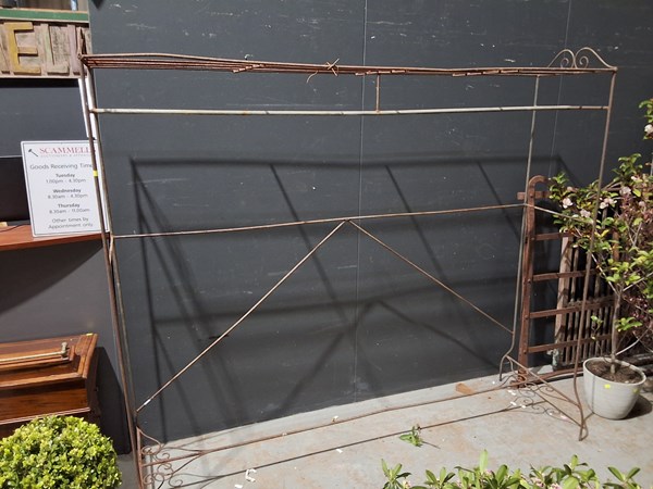 Lot 385 - GARDEN PLANTER FRAME