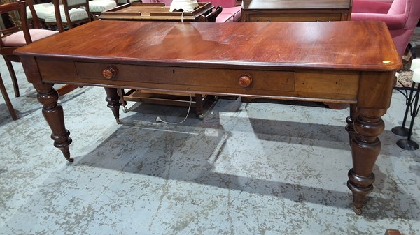 Lot 93 - KITCHEN TABLE