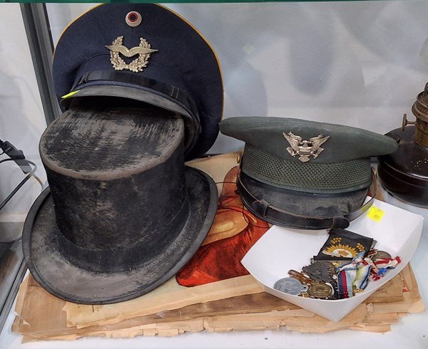 Lot 1484 - MILITARY CAPS & BADGES