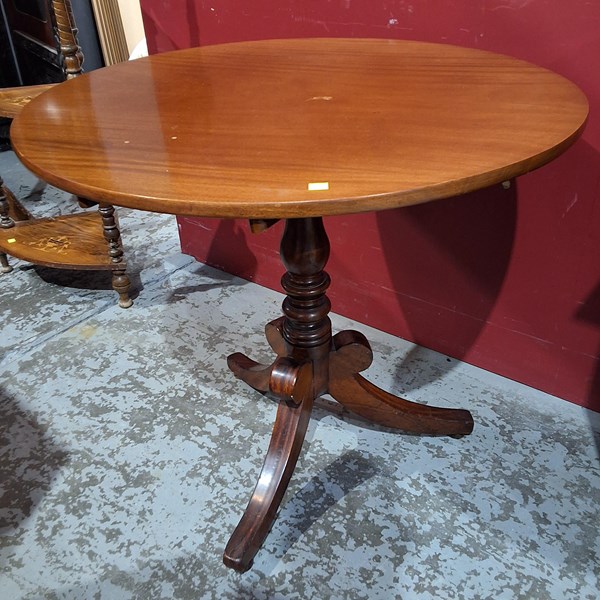 Lot 119 - TILT TOP TABLE