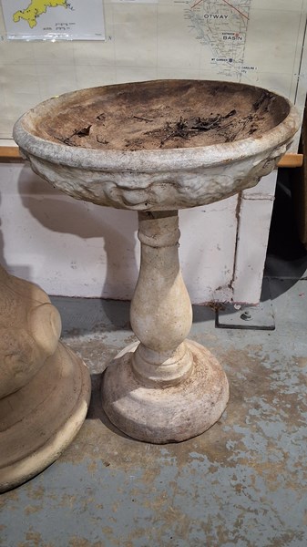 Lot 376 - BIRD BATH