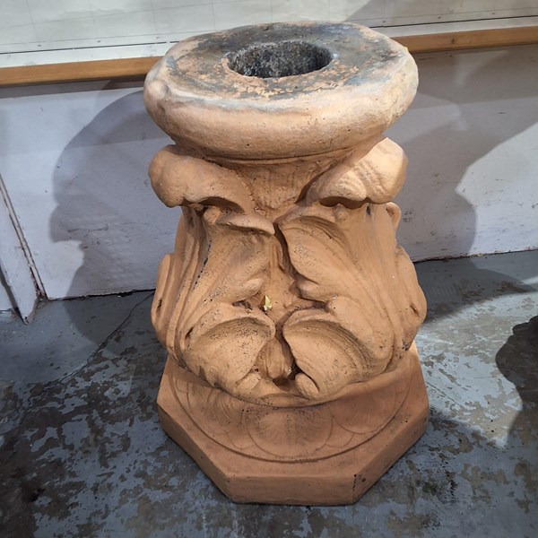 Lot 375 - GARDEN PEDESTAL