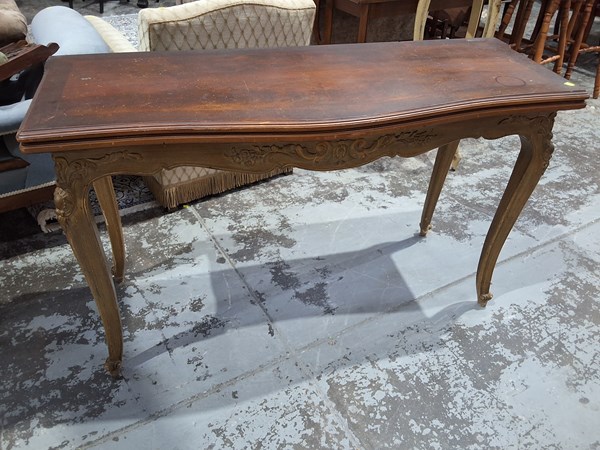 Lot 287 - FOLDING TABLE