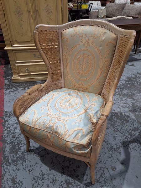 Lot 282 - ARMCHAIR