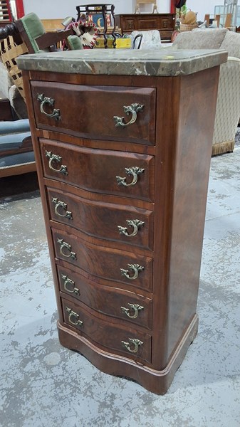 Lot 27 - BEDSIDE CABINET