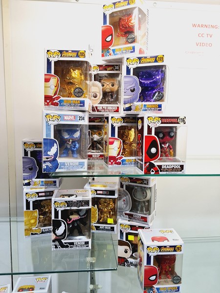 Lot 1401 - FUNKO POPS