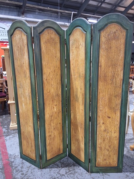 Lot 65 - DRESSING SCREEN