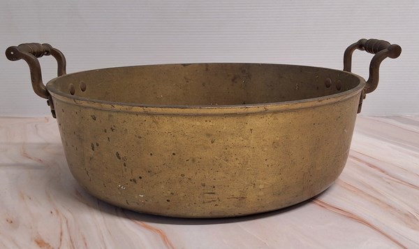 Lot 303 - BRASS PAN