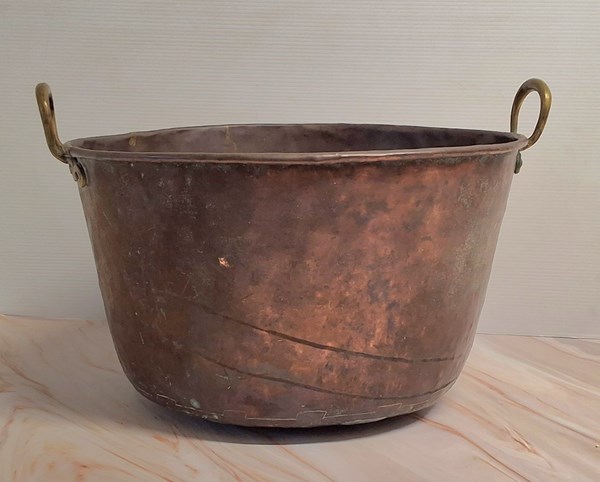 Lot 301 - COPPER PAN