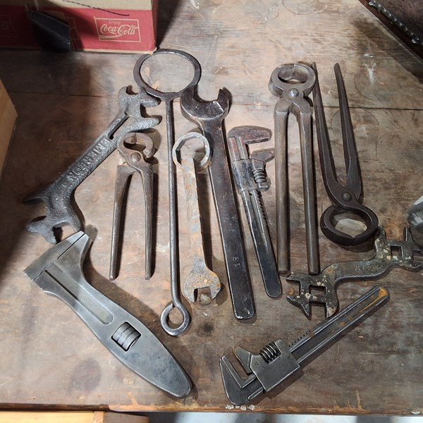 Lot 222 - TOOLS