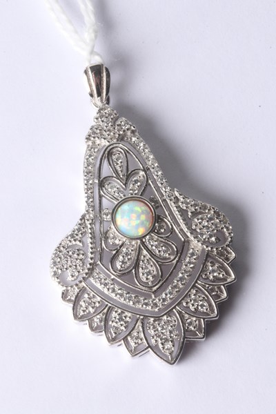 Lot 1033 - SILVER PENDANT