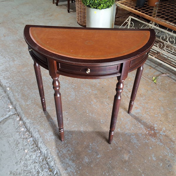 Lot 17 - CONSOLE TABLE