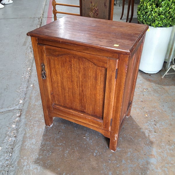 Lot 313 - CABINET