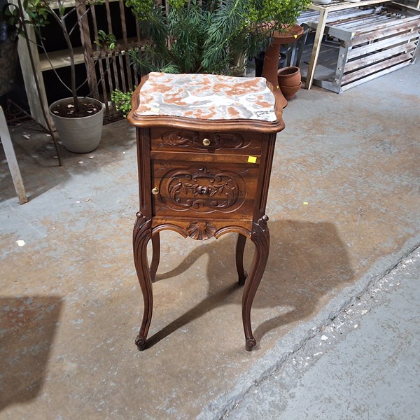 Lot 26 - WASH STAND