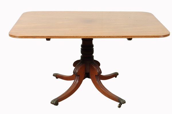 Lot 10 - MAHOGANY BREAKFAST TABLE