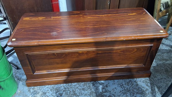 Lot 145 - BLANKET BOX