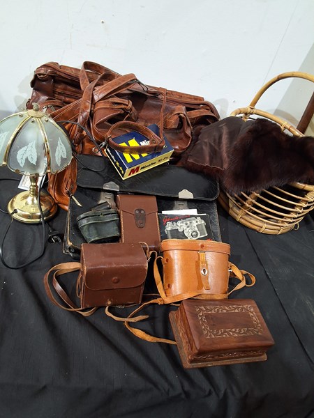 Lot 1392 - LUGGAGE AND MORE