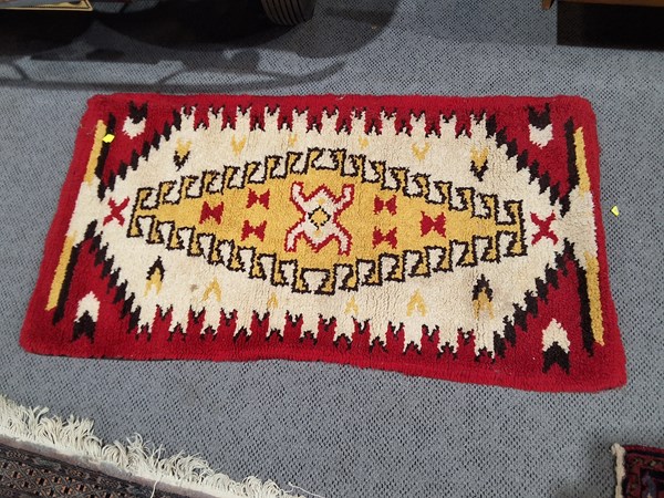 Lot 266 - RUG